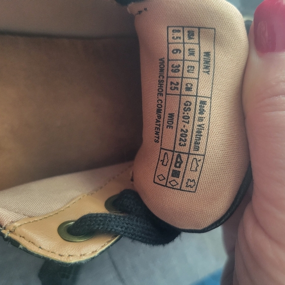 Vionic women's leather black Winnie black sneakers - Picture 5 of 6